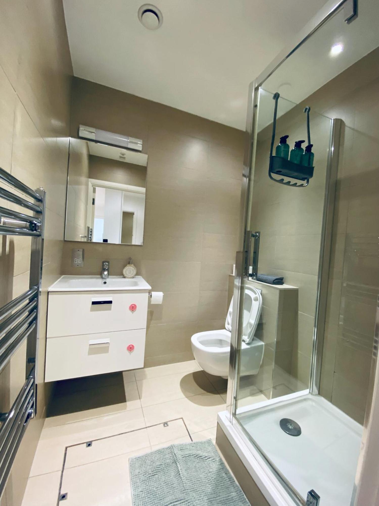 2 Bedroom Flat - 2 Bath - 15 Min Camden Town 런던 외부 사진